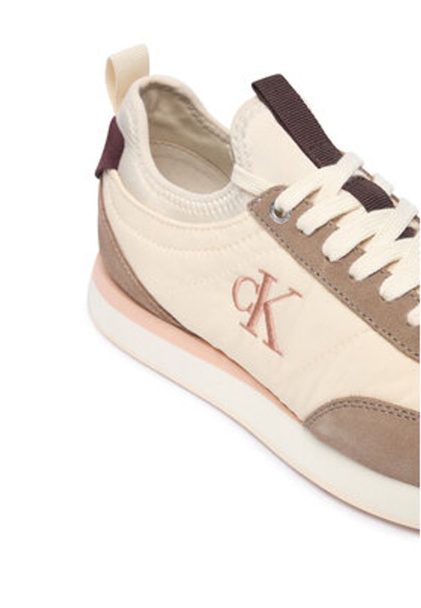 Calvin Klein Sneakersy Retro Runner Lace Up Sock YW0YW02060 Kremowy. Kolor: kremowy. Materiał: materiał