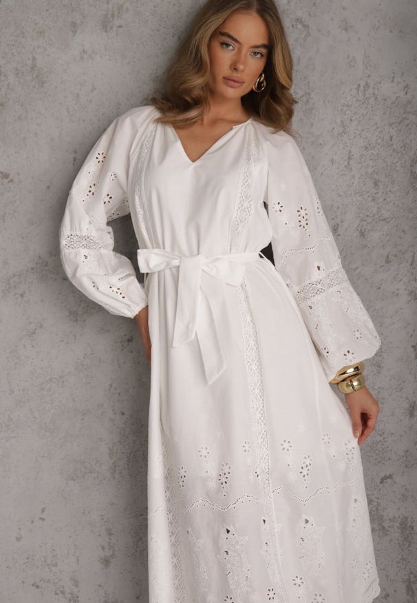Renee - Biała Boho Sukienka z Bawełny z Haftem Wiązaniem i Ażurowymi Detalami Adrirena. Okazja: na co dzień. Kolor: biały. Materiał: bawełna. Długość rękawa: długi rękaw. Wzór: haft, ażurowy. Typ sukienki: proste. Styl: boho