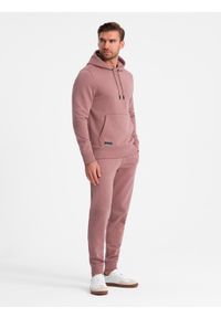 Ombre Clothing - Komplet męski dresowy BASIC bluza kangurka + joggery – ciemnoróżowy - Rozmiar: XXL. Okazja: na co dzień. Kolor: różowy. Materiał: dresówka. Wzór: aplikacja, jednolity. Styl: sportowy, casual