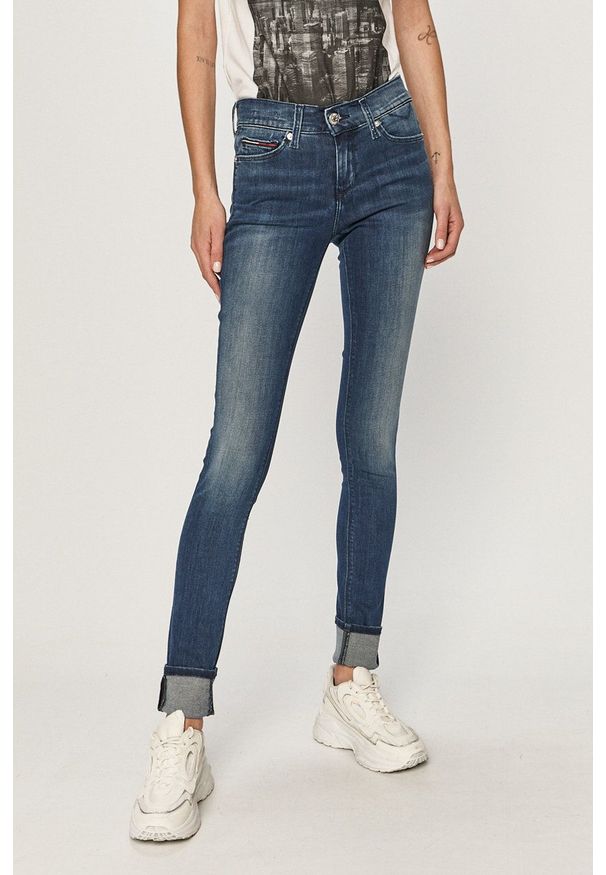 Tommy Jeans - Jeansy Nora. Kolor: niebieski