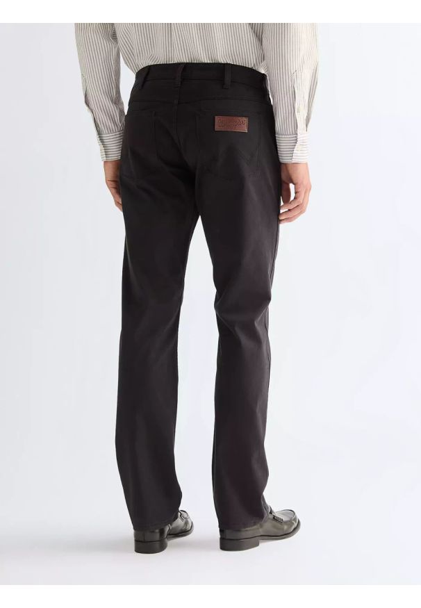 Wrangler - MĘSKIE SPODNIE WRANGLER GREENSBORO CAVIAR 112378466