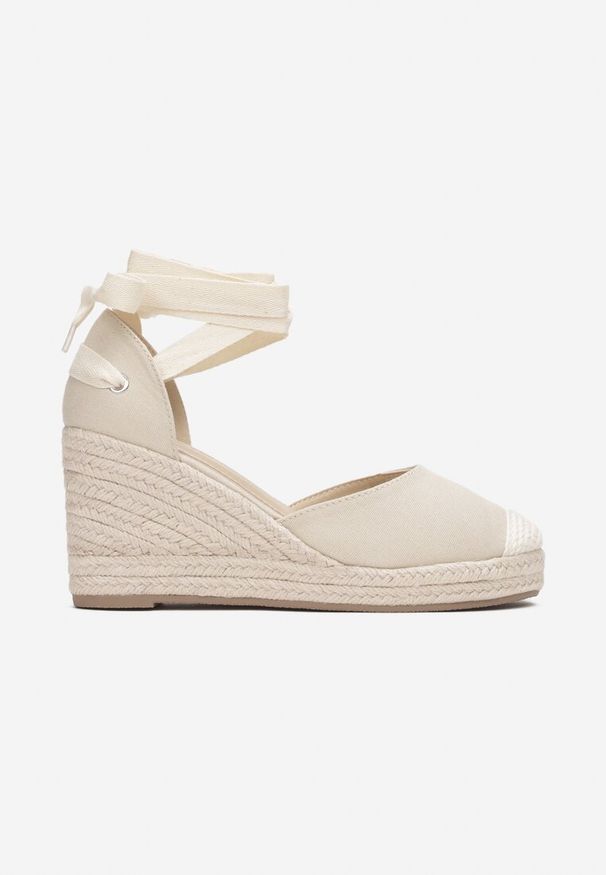 Born2be - Beżowe Sandały Orphali. Nosek buta: okrągły. Zapięcie: pasek. Kolor: beżowy. Materiał: materiał. Obcas: na koturnie. Styl: boho