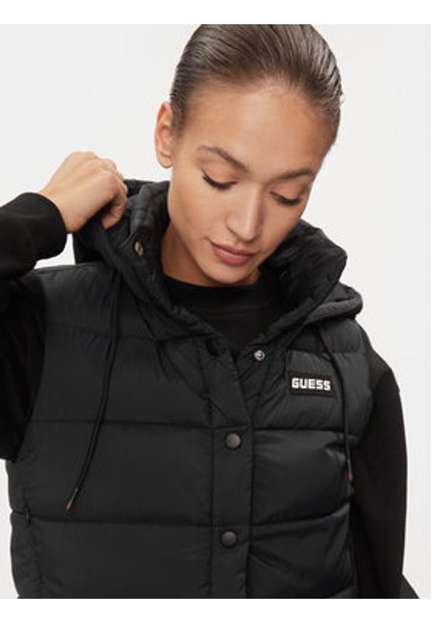 Guess Bezrękawnik Breana V4RL02 WFYE2 Czarny Regular Fit. Kolor: czarny. Materiał: syntetyk. Długość rękawa: bez rękawów