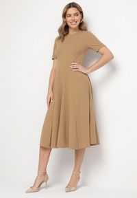 Born2be - Ciemnobeżowa Sukienka Rozkloszowana z Taliowaniem Telorwena. Okazja: na wesele, na randkę, na ślub cywilny. Kolor: beżowy. Długość rękawa: krótki rękaw. Styl: klasyczny #1