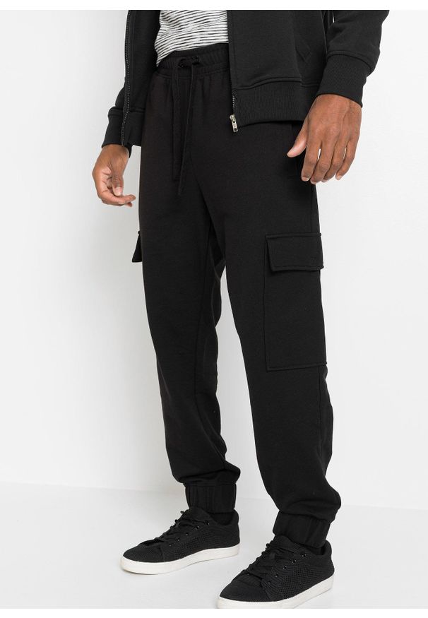 bonprix - Spodnie sportowe bojówki loose fit. Kolor: czarny. Styl: sportowy