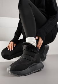 Renee - Czarne Sneakersy Śniegowce Vices z Futerkiem na Platformie Zapinane na Rzep Nelosena. Okazja: na spacer. Zapięcie: rzepy. Kolor: czarny. Materiał: futro. Szerokość cholewki: normalna. Sezon: zima. Obcas: na platformie. Sport: turystyka piesza