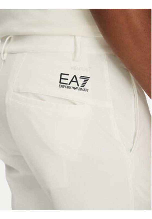 EA7 Emporio Armani Chinosy 7M000195 AF13554 U0005 Biały Regular Fit. Kolor: biały. Materiał: syntetyk