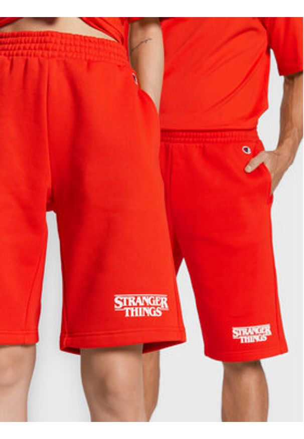 Champion Szorty sportowe Unisex STRANGER THINGS 217782 Czerwony Regular Fit. Kolor: czerwony. Materiał: bawełna, syntetyk. Styl: sportowy