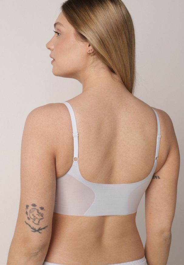 Born2be - Niebieski Bezszwowy Biustonosz Bez Fiszbin z Elastycznego Materiału Edalith. Kolor: niebieski. Materiał: materiał