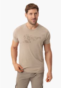 Volcano - Bawełniany t-shirt T-TON. Kolor: beżowy. Materiał: bawełna. Długość rękawa: krótki rękaw. Długość: krótkie. Wzór: napisy, nadruk. Styl: klasyczny #1