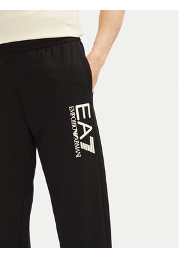 EA7 Emporio Armani Spodnie dresowe 7M000233 AF13512 MC156 Czarny Regular Fit. Kolor: czarny. Materiał: bawełna