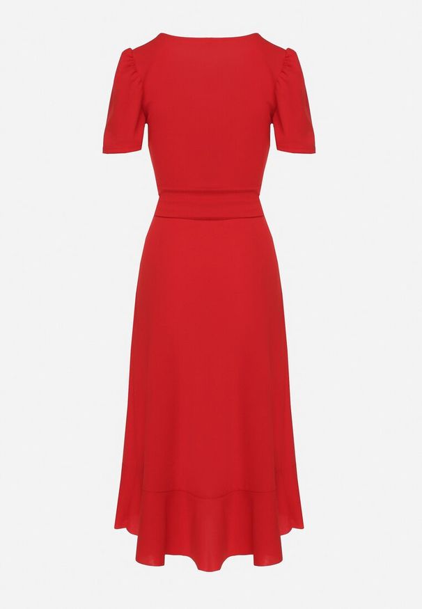 Born2be - Czerwona Sukienka Taliowana z Kopertowym Dekoltem i Falbanką Tatania. Okazja: na co dzień. Kolor: czerwony. Długość rękawa: krótki rękaw. Typ sukienki: kopertowe. Styl: klasyczny, casual, elegancki