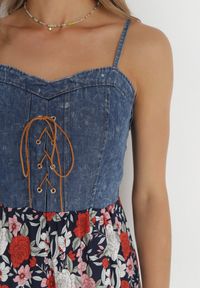 Born2be - Granatowa Sukienka Giric. Typ kołnierza: dekolt gorset. Kolor: niebieski. Materiał: jeans. Długość rękawa: na ramiączkach. Wzór: aplikacja, kwiaty. Typ sukienki: gorsetowe, rozkloszowane. Styl: boho. Długość: maxi #2