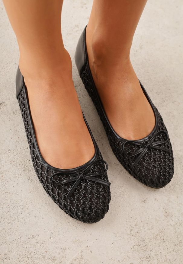 Renee - Czarne Balerinki z Siateczkową Cholewką z Plecionką Zdobione Kokardką Harelaya. Okazja: na spacer. Kolor: czarny. Materiał: jeans. Szerokość cholewki: normalna. Wzór: aplikacja. Sezon: lato. Obcas: na płaskiej podeszwie. Styl: boho, elegancki