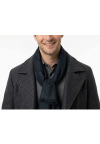 Lekki Szalik Wiosenno-Jesienny - Teer - Nieregularny Granatowy Wzór. Okazja: na spacer. Kolor: niebieski. Materiał: poliester, wiskoza. Sezon: wiosna, jesień. Styl: elegancki #3