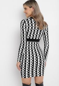 Born2be - Biała Sweterkowa Sukienka Mini w Geometryczny Wzór Carlas. Okazja: na co dzień. Kolor: biały. Materiał: wiskoza, jeans. Wzór: geometria. Typ sukienki: dopasowane. Styl: casual, elegancki. Długość: mini #4