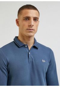 Lee - LEE PIQUE POLO MESKA KOSZULKA Z DŁUGIM RĘKAWEM LONGSLEEVE DEEP WATERS L61VRLA62. Typ kołnierza: polo. Długość rękawa: długi rękaw. Długość: długie