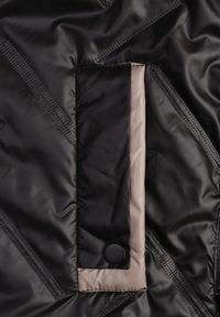 Renee - Czarna Kurtka z Pikowanymi Przeszyciami i Kapturem Ściągana po Bokach Nusillian. Okazja: na co dzień. Kolor: czarny. Materiał: jeans. Styl: casual, elegancki, klasyczny #5