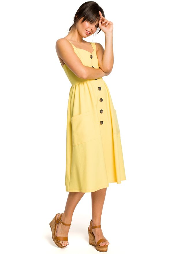 e-margeritka - Sukienka na ramiączkach midi żółta - 42. Kolor: żółty. Materiał: len, tkanina, poliester, materiał. Długość rękawa: na ramiączkach. Wzór: aplikacja. Sezon: lato. Typ sukienki: dopasowane, rozkloszowane. Długość: midi