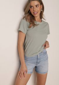 Born2be - Ciemnozielony Gładki T-shirt w Klasycznym Stylu Salodone. Okazja: do pracy, na co dzień. Kolor: zielony. Materiał: materiał, jeans. Wzór: gładki. Styl: klasyczny #5