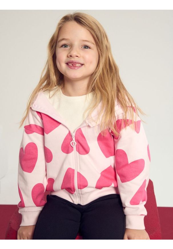Sinsay - Rozpinana bluza z kapturem ze wzorem w serca - różowy. Typ kołnierza: kaptur. Kolor: różowy