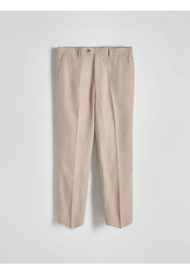 Reserved - Spodnie garniturowe z lnem - beżowy. Kolor: beżowy. Materiał: len