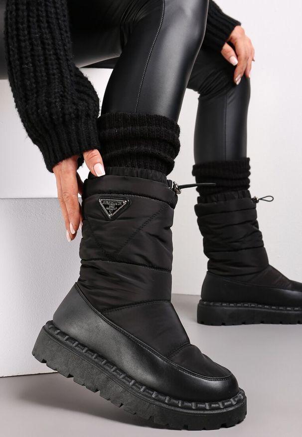 Born2be - Czarne Śniegowce z Szerokim Pikowaniem i Ściągaczem Dasmenn. Kolor: czarny