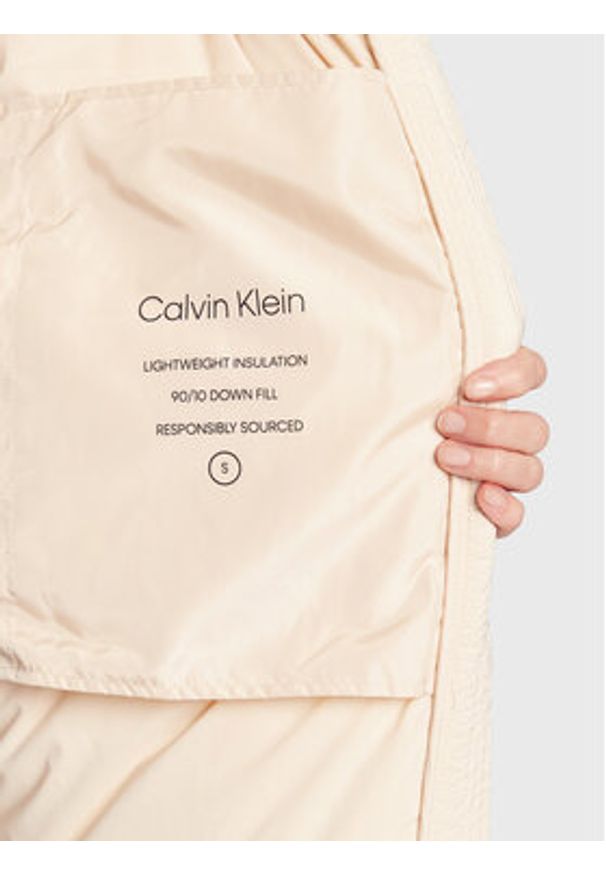 Calvin Klein Kurtka puchowa Seamless Lofty K20K204691 Écru Regular Fit. Materiał: syntetyk