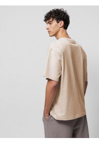 outhorn - T-shirt oversize z nadrukiem męski - kremowy. Kolor: kremowy. Materiał: materiał, bawełna, dzianina, prążkowany. Wzór: nadruk #2