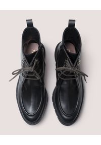 PRETTY BALLERINAS - Czarne botki wiązane Bette. Zapięcie: sznurówki. Kolor: czarny. Materiał: guma