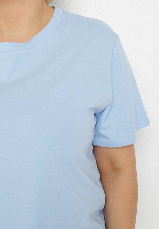 Born2be - Jasnoniebieski Bawełniany Klasyczny T-shirt Oltebia. Okazja: na co dzień. Kolor: niebieski. Materiał: bawełna. Styl: klasyczny