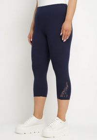 Born2be - Granatowe Legginsy z Bawełny 3/4 z Koronką Mavirene. Okazja: na co dzień. Kolekcja: plus size. Kolor: niebieski. Materiał: bawełna, koronka. Wzór: koronka. Styl: casual, elegancki