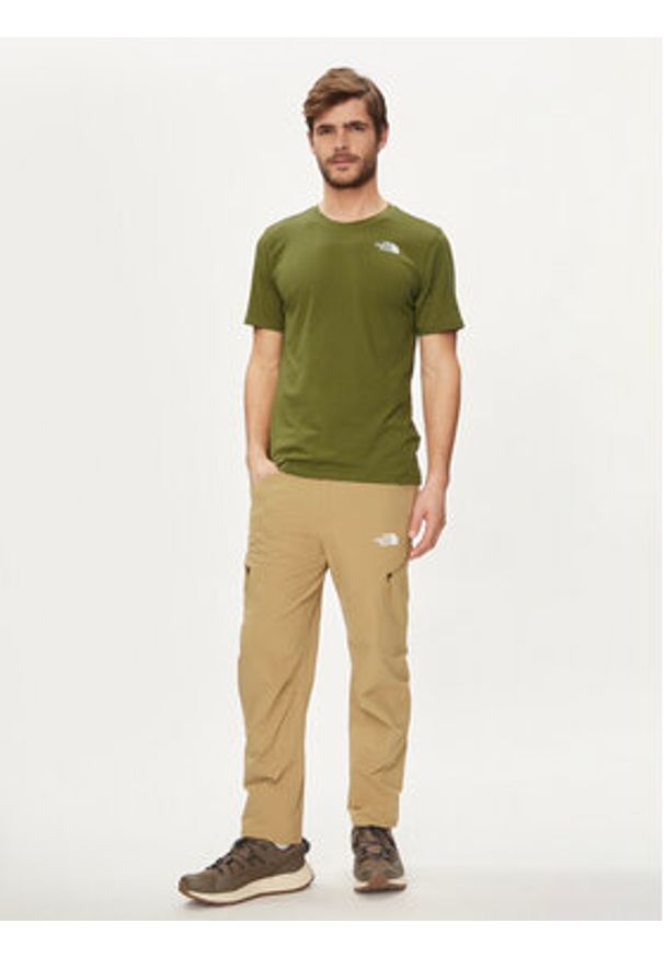 The North Face T-Shirt Foundation Mountain Lines NF0A8830 Zielony Regular Fit. Kolor: zielony. Materiał: bawełna, syntetyk