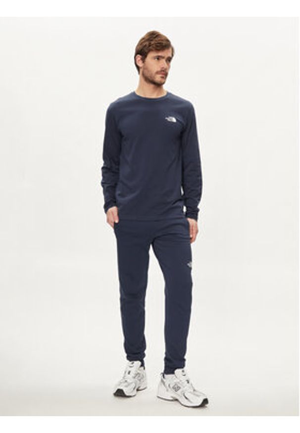 The North Face Longsleeve Simple Dome NF0A87QN Granatowy Regular Fit. Kolor: niebieski. Materiał: bawełna. Długość rękawa: długi rękaw