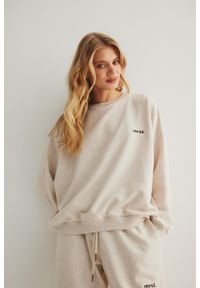 Marsala - Bluza damska o kroju regular fit w kolorze LATTE MELANGE - MANLY. Materiał: poliester, bawełna, dzianina. Wzór: melanż, aplikacja, haft #1