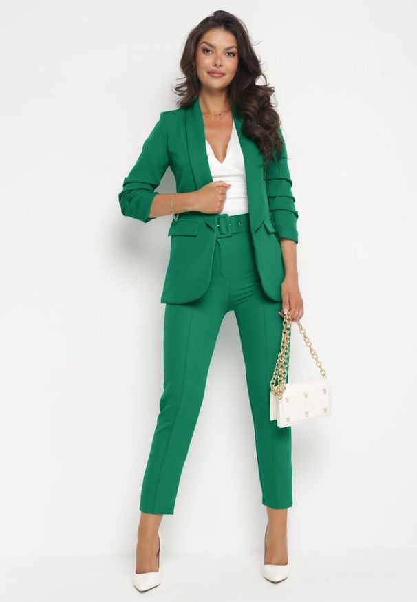 Born2be - Zielona Elegancka Marynarka z Rękawami 7/8 i Ozdobnymi Klapami Novse. Okazja: na spotkanie biznesowe, na co dzień. Kolor: zielony. Materiał: poliester. Styl: elegancki