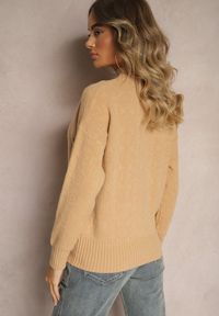 Renee - Beżowy Golf Sweter z Tłoczeniem i Ściągaczami Melovira. Okazja: na spotkanie biznesowe, na co dzień. Typ kołnierza: golf. Kolor: brązowy. Materiał: jeans. Wzór: aplikacja. Styl: klasyczny, biznesowy, casual, elegancki #5