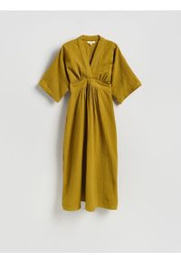 Reserved - Muślinowa sukienka midi - oliwkowy. Kolor: oliwkowy. Materiał: bawełna. Długość: midi