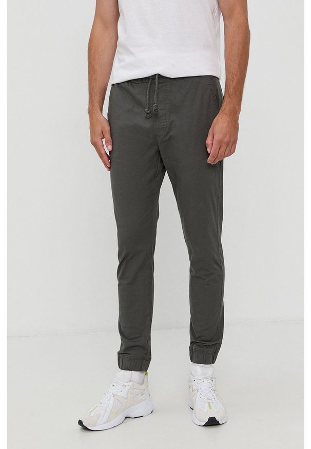 !SOLID - Solid Spodnie męskie kolor szary joggery. Kolor: szary. Materiał: tkanina. Wzór: gładki