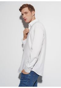 Ochnik - Biała koszula męska slim. Kolor: biały. Materiał: bawełna