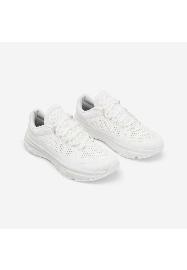Decathlon - Buty sportowe damskie Essential Icon. Kolor: biały. Materiał: syntetyk, kauczuk. Szerokość cholewki: normalna. Sport: bieganie, fitness