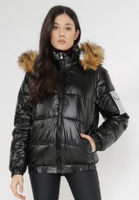 Born2be - Czarna Kurtka Althasia. Okazja: na co dzień, na spacer. Kolor: czarny. Materiał: futro. Wzór: aplikacja. Sezon: zima, jesień. Styl: casual, elegancki #1