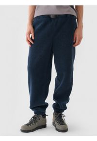 outhorn - Spodnie sherpa joggery męskie - granatowe. Kolekcja: plus size. Kolor: niebieski. Materiał: guma, materiał, poliester. Wzór: gładki