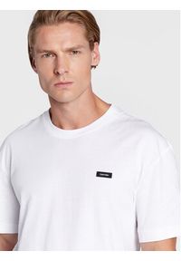 Calvin Klein T-Shirt K10K110669 Biały Regular Fit. Kolor: biały. Materiał: bawełna #3