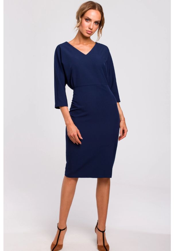 Sukienki.shop - Sukienka ołówkowa zbluzowana góra i dekolt V granatowa. Okazja: do pracy. Kolor: zielony, niebieski. Typ sukienki: ołówkowe. Styl: elegancki, wizytowy