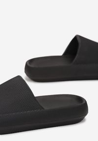Born2be - Czarne Klapki z Pianki o Minimalistycznym Designie Kaseis. Okazja: na plażę, na co dzień. Kolor: czarny. Styl: sportowy, casual #3
