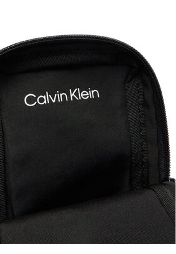 Calvin Klein Saszetka Utility Emblem Phone Crossbody LV04D1192G Czarny. Kolor: czarny. Materiał: materiał