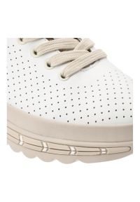 Półbuty damskie Filippo, ze skóry naturalnej perforowana cholewka sznurowane gruba podeszwa casual komfortowe, białe, DP7803/26. Okazja: na co dzień. Kolor: biały. Materiał: skóra. Szerokość cholewki: normalna. Styl: casual #7