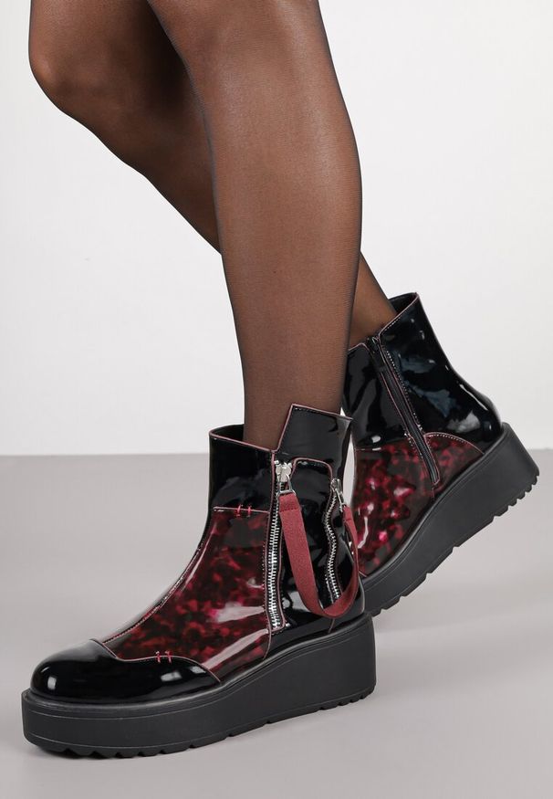 Born2be - Czarno-Czerwone Lakierowane Botki Vices na Platformie i Koturnie Gamillia. Okazja: na co dzień. Kolor: czarny. Materiał: lakier. Obcas: na koturnie. Styl: klasyczny, casual, elegancki. Wysokość obcasa: średni