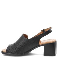 Sandały damskie Vinceza, cholewka ze skóry naturalnej licowej z perforacją odkryty przód elegancki fason na stabilnym obcasie, czarne, 66920. Kolor: czarny. Materiał: skóra. Obcas: na obcasie. Styl: elegancki. Wysokość obcasa: średni #2